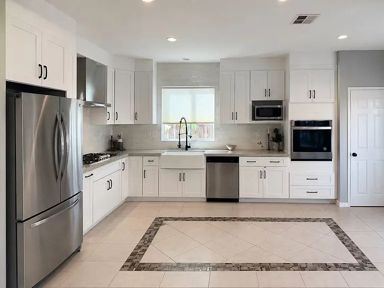 22358 Hawthorn Ave — Photo 4