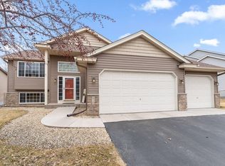 810 Kadler Ave NE, Hanover, MN 55341