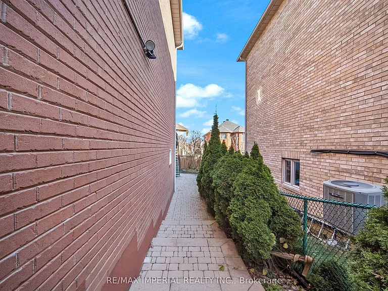 9 Caramel Cres #LOWER — Photo 12
