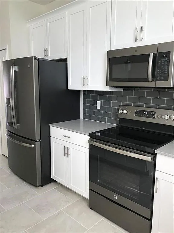 4 bed, 3.5 bath, 1945 sqft, $2,695 — Photo 4