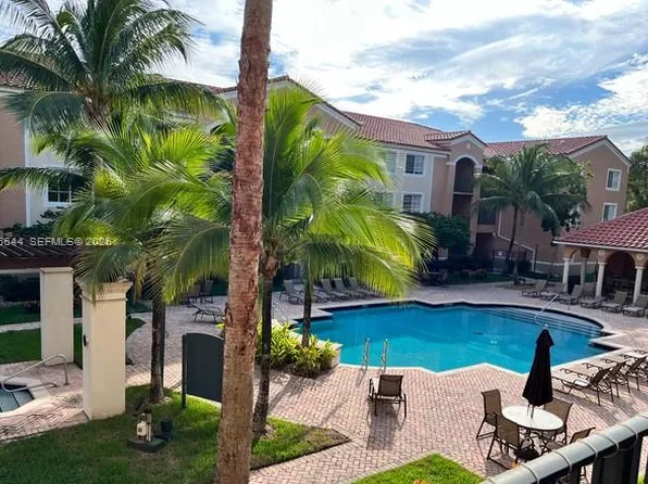 6841 SW 44th St, Miami, FL