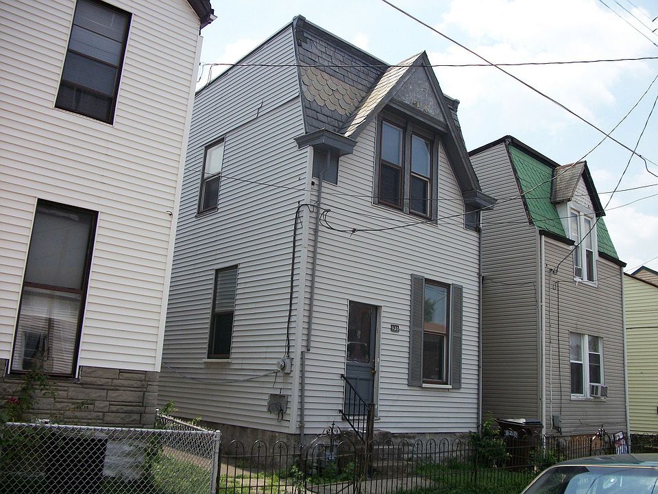2nd image of 320 E 8th St