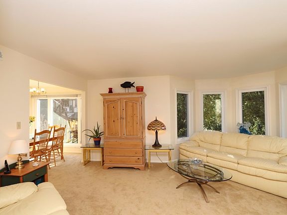 3rd image of 609 Country Club Dr