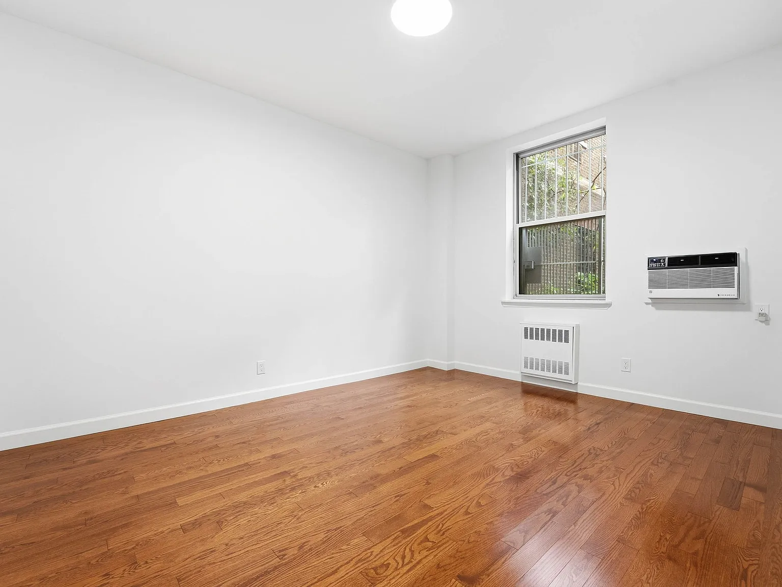 689 Fort Washington Avenue — Photo 4