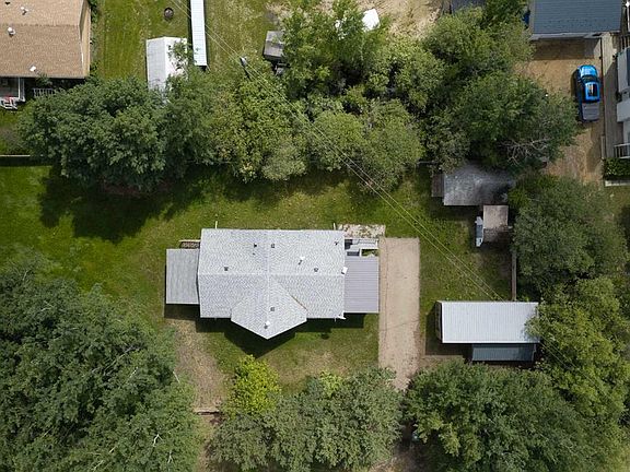 4th image of 1651 NW Lakeview Ln