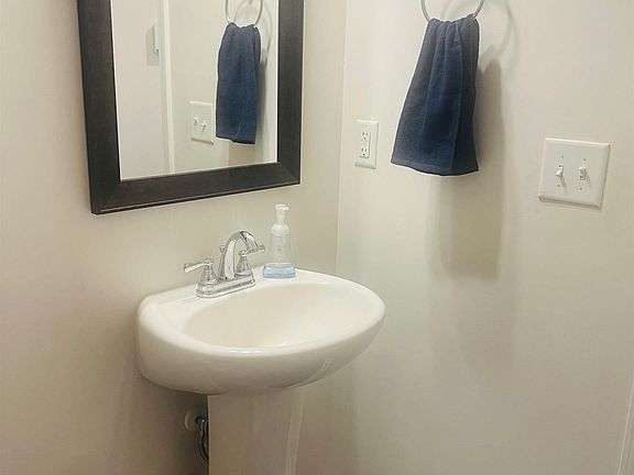 5th image of 202 Ashborne Ln