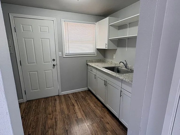 330 5th Ave SW — Photo 3