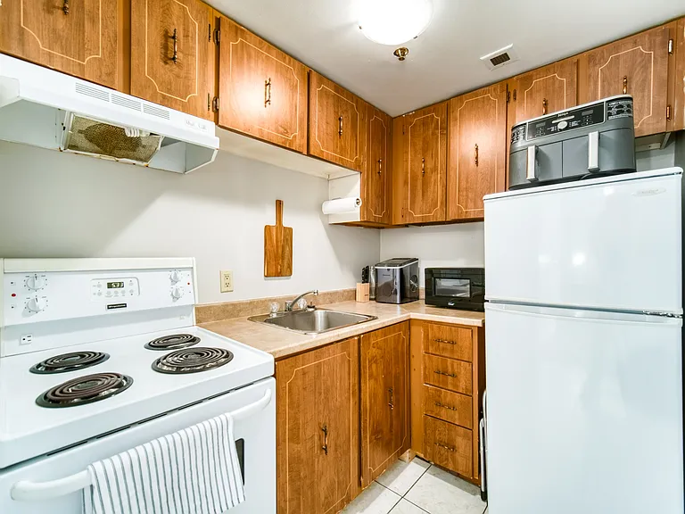 1157 Tower Rd — Photo 12