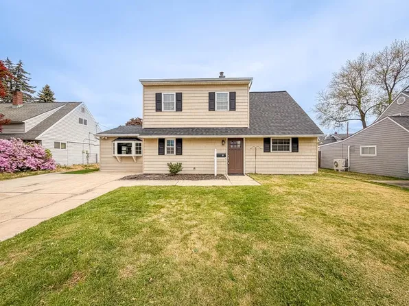 70 Huckleberry Ln, Levittown, PA 19055