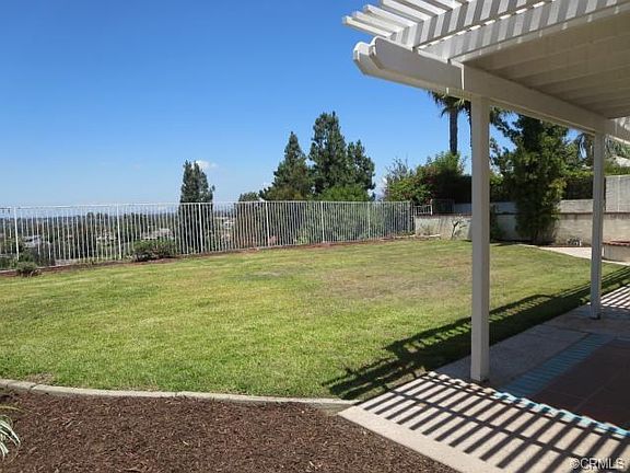 Another yard and view picture