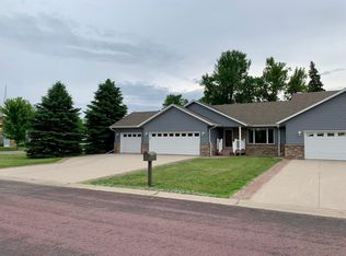 1903 Woodland Ct, Worthington, MN 56187