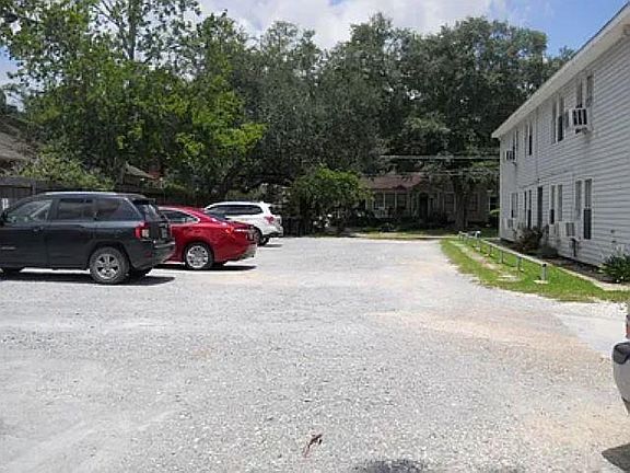 3rd image of 922 Cleveland St