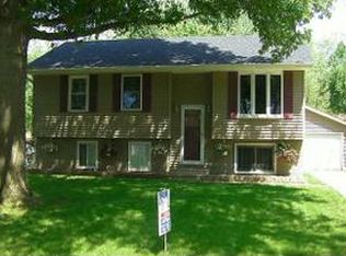 9457 Golden Valley Dr, Norwalk, IA 50211