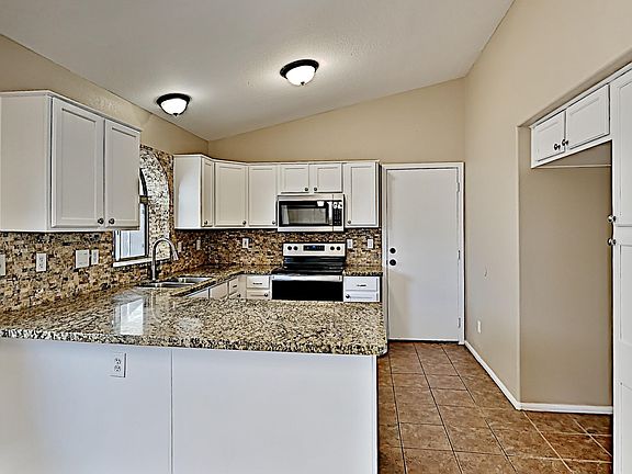 4th image of 43943 W Cahill Dr