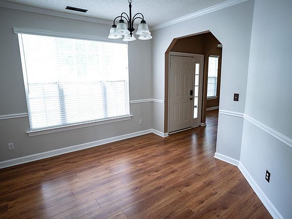 5th image of 516 Birchwater Ave