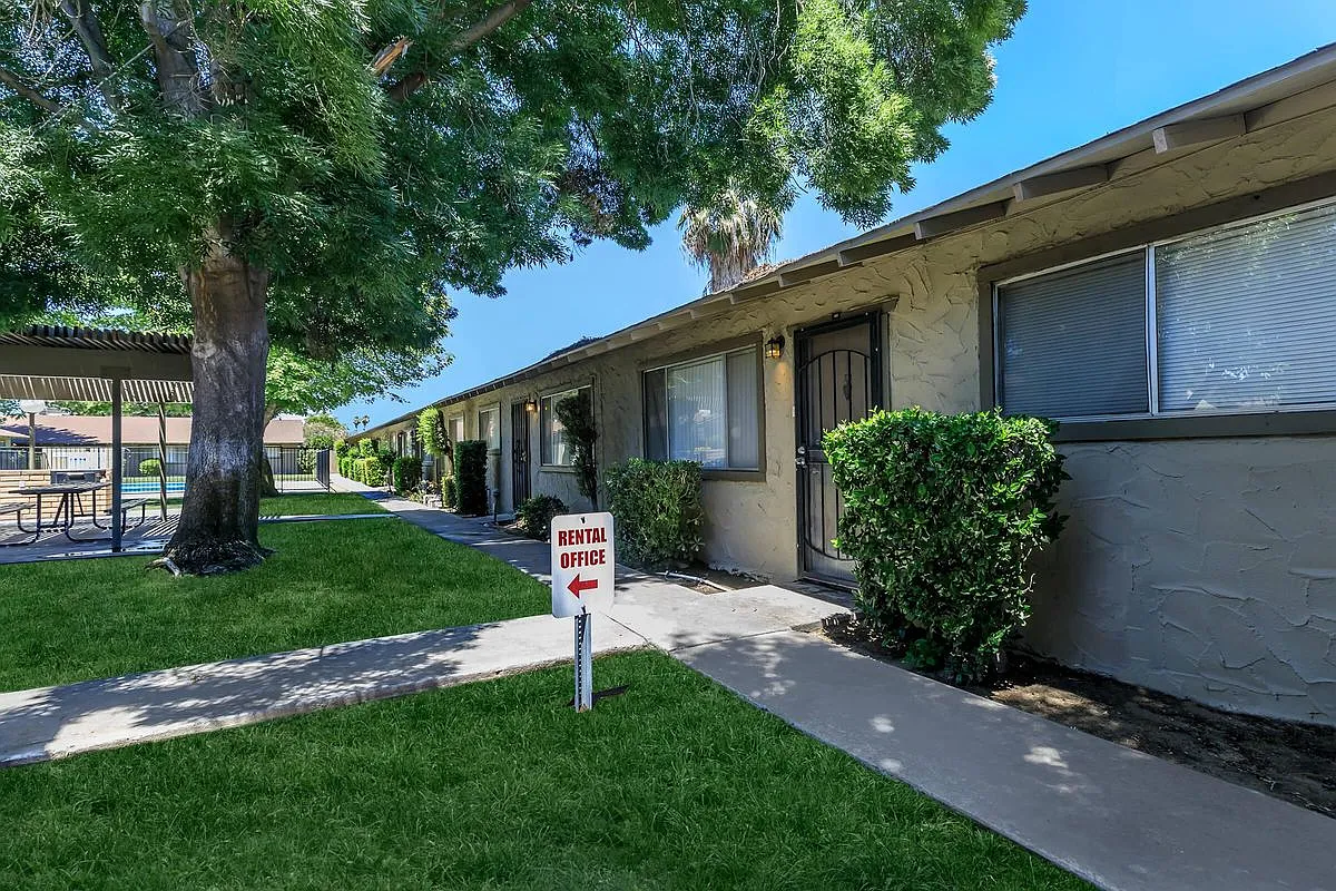 3080 Peach Ave — Photo 2