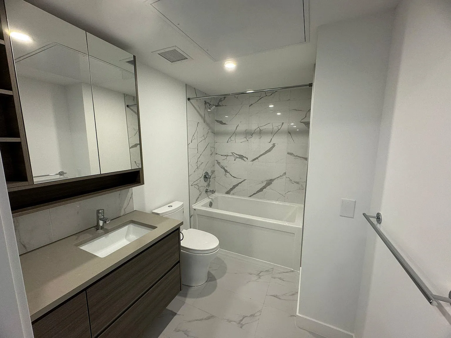 1 bed, 523 sqft, $2,200 — Photo 3