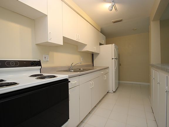 3rd image of 2312 Belmar Dr #East