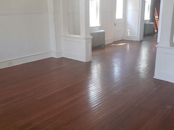 5th image of 227 E Chestnut St