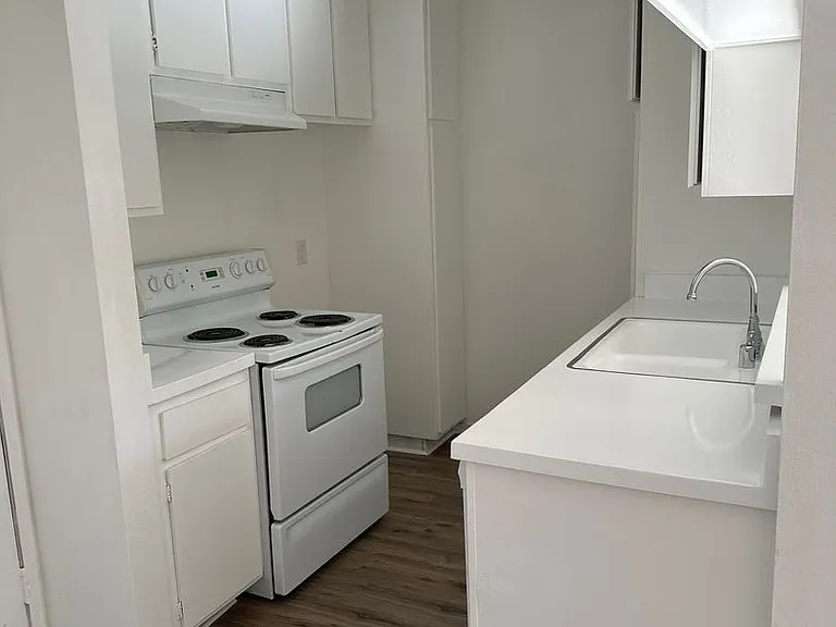 400 S. Kingsley Drive — Photo 64