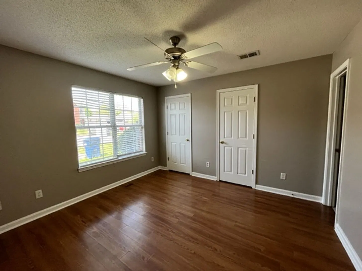 Renovated 3 Bedroom 3 Bath Townhome for Rent! — Photo 3
