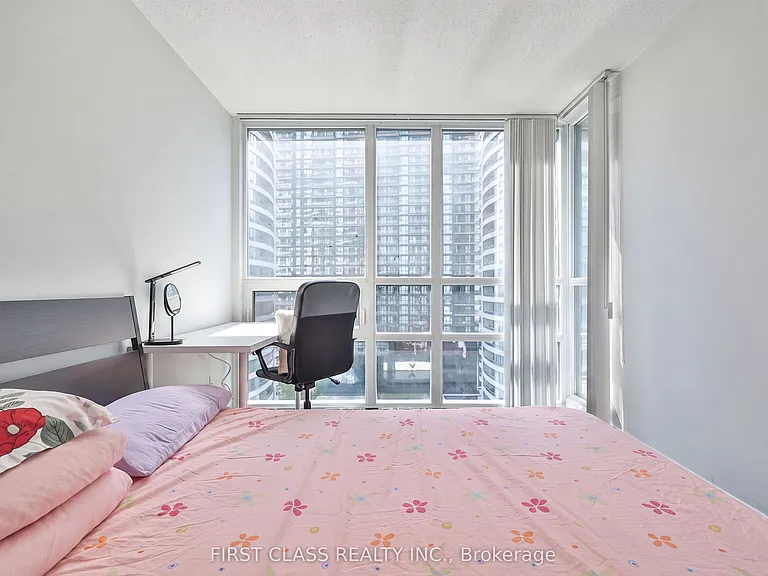 35 Hollywood Ave #1711 — Photo 16