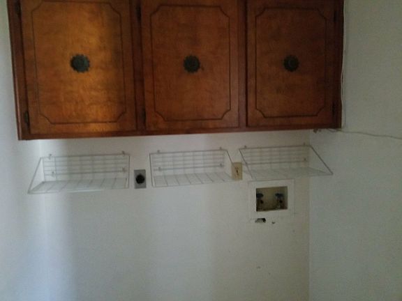 2nd image of 918 Villa Ln