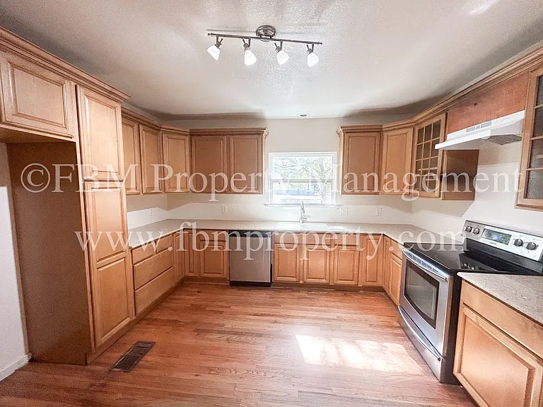 10693 S FM 148 — Photo 8