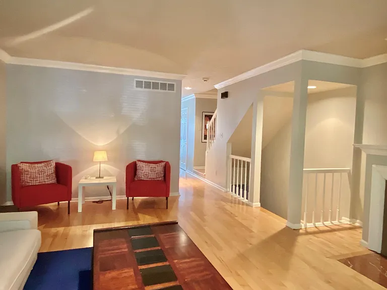 410 N Park Ave — Photo 7