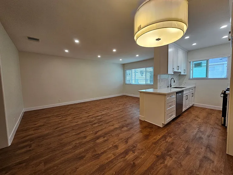 561 East Orange Grove Avenue — Photo 3