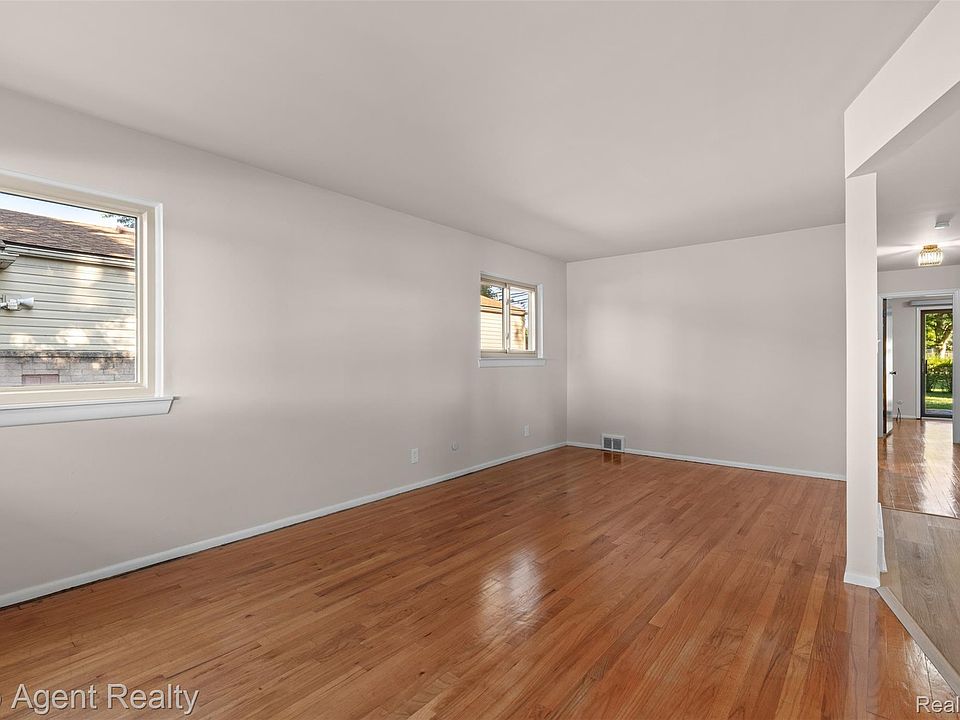 18535 Marquette St, photo 3