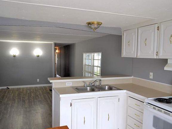 4th image of 837 Sabal Palm Dr