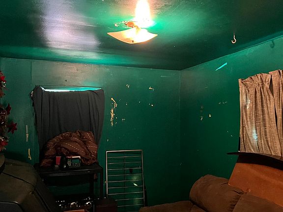 5th image of 1102 Chicago Ave