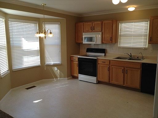 4th image of 1120 Wild Flower Ln