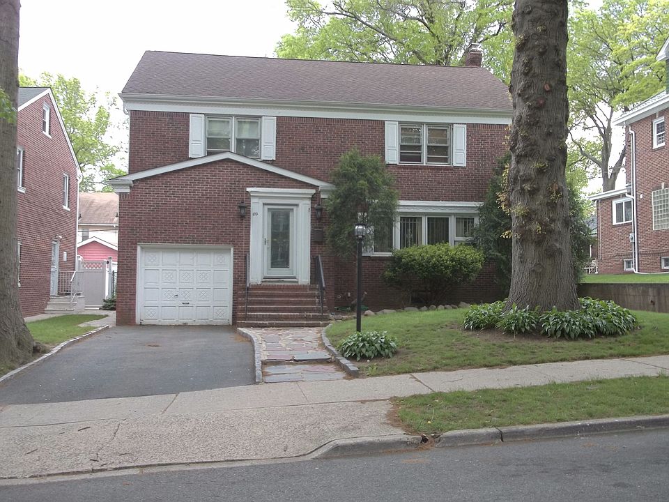 1st image of 102 Hansbury Ave