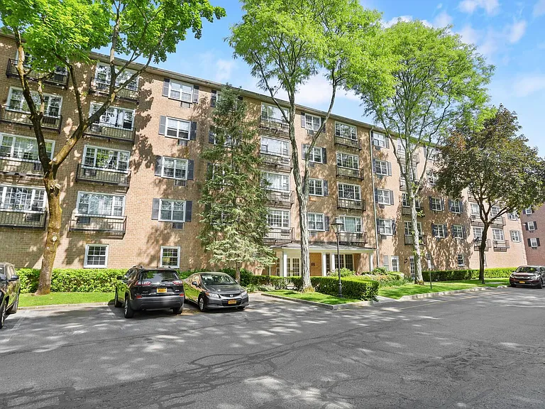 3 Consulate Dr #4F — Photo 29