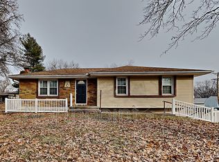 208 E 11th St, Kearney, MO 64060