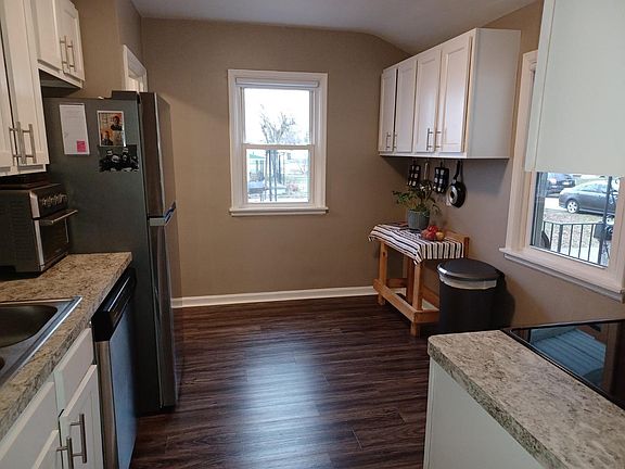 3rd image of 1640 Pell Dr