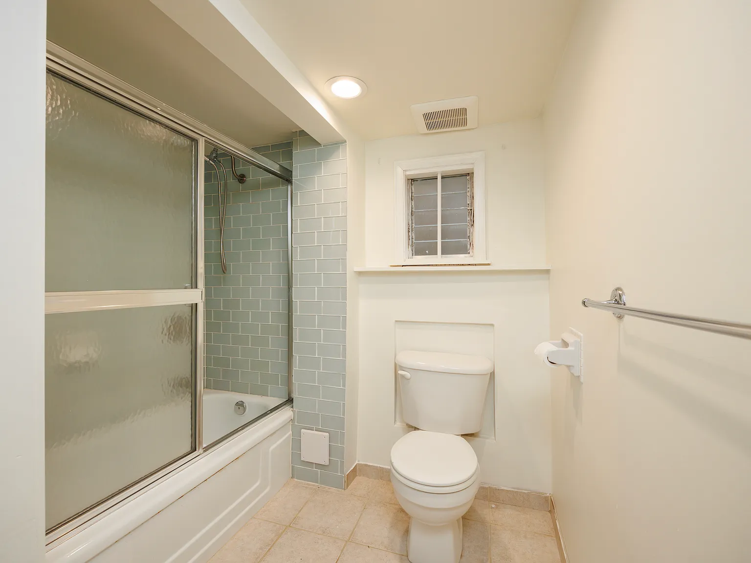 5 bed, 2570 sqft, $6,250 — Photo 3