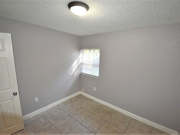 4th image of 1429 E Powhatan Ave