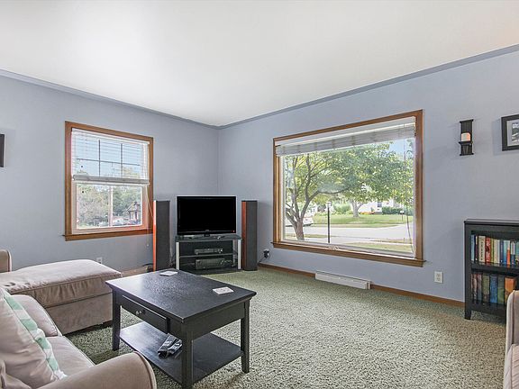 5th image of 1261 Aberdeen St NE