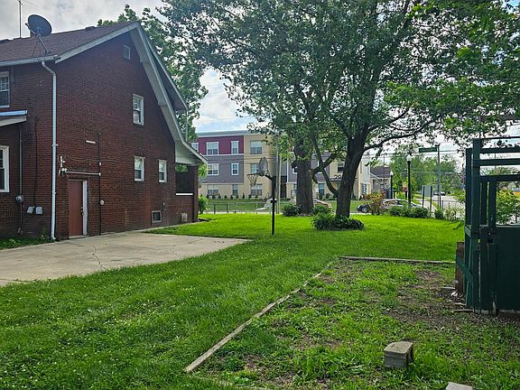 5th image of 2984 Cleveland Ave