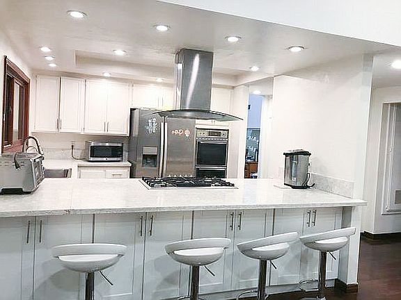 3rd image of 2905 Oakwood Ln