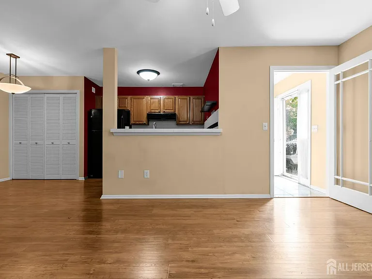 19 Delavan Ct — Photo 12