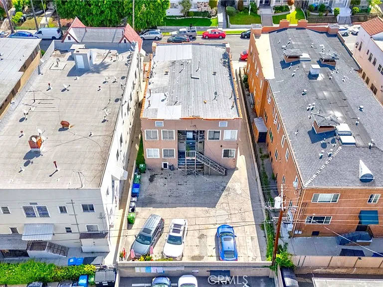 139 S Manhattan Pl — Photo 34