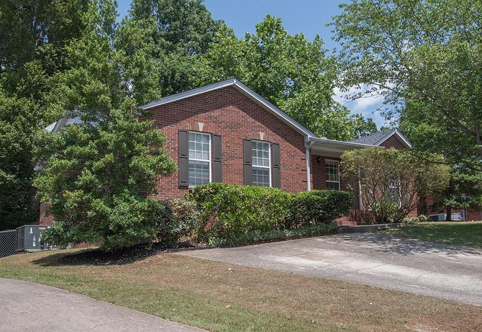 1st image of 305 Eisenhower Dr