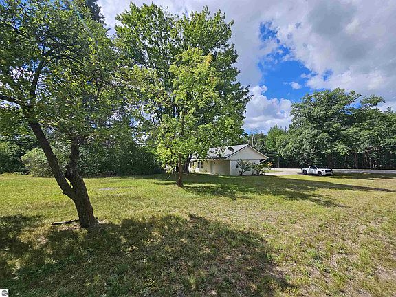 3rd image of 5095 N Crosby Rd