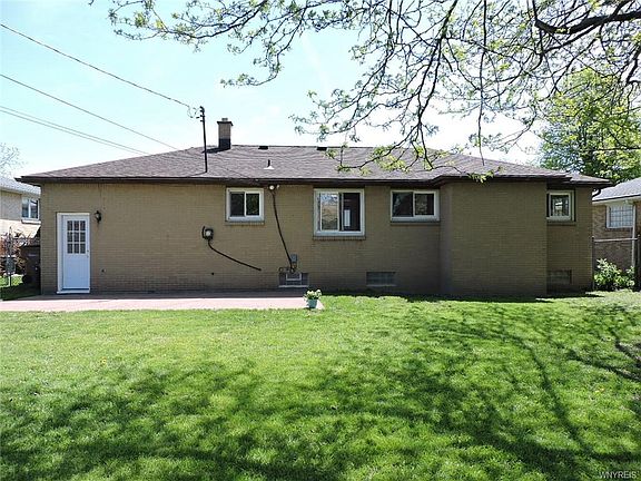 3rd image of 30 Joanne Ln
