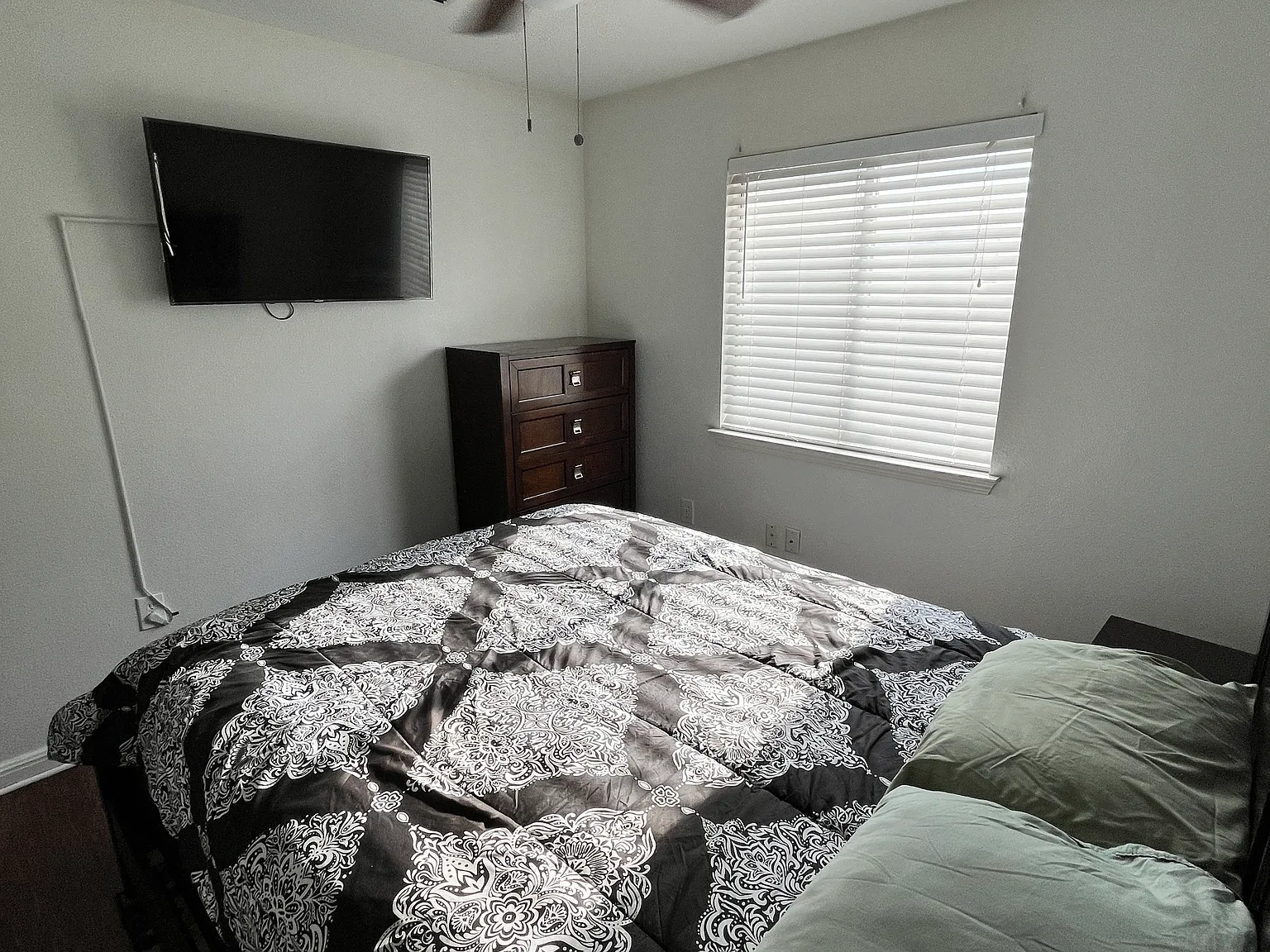 3 bed, 1184 sqft, $550 — Photo 4