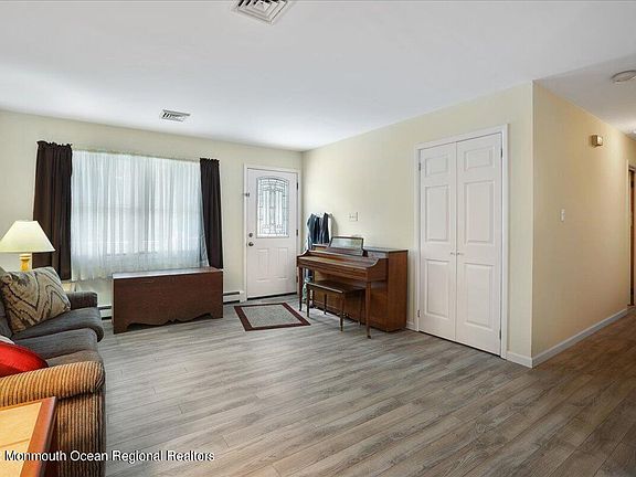 5th image of 1208 Lakeside Dr S